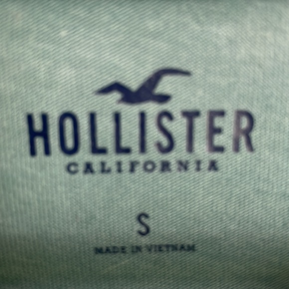 Hollister Men’s crew neck long sleeve tee. - Picture 3 of 3